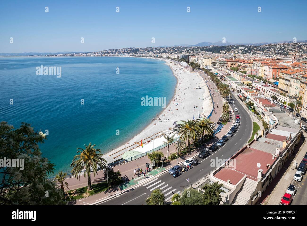 Frankreich, Alpes Maritimes, Nice, die Baie des Anges, der Strand von Ponchettes und den Quai des Etats Unis von der Tour Bellanda Stockfoto