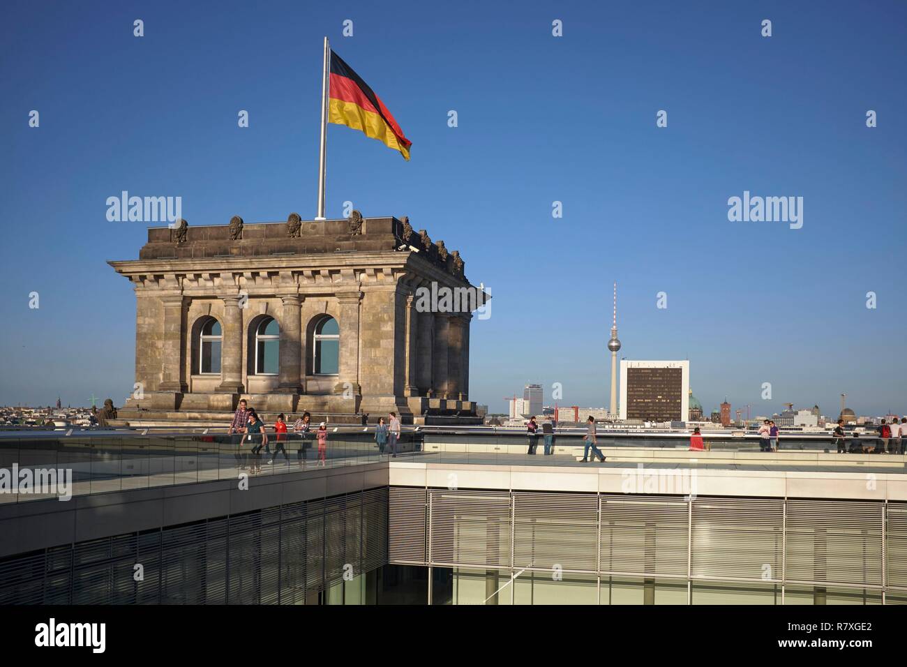 Deutschland, Berlin, Tiergarten, Reichstag, Terrasse der Bundestag (Deutscher Bundestag seit 1999) von dem Architekten Sir Norman Foster Stockfoto
