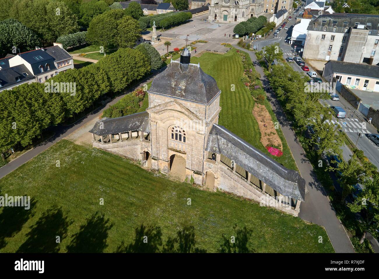 Frankreich, Morbihan, Golf von Morbihan, Saint Anne d'Auray, Heiligtum, Scala Sancta (Luftbild) Stockfoto