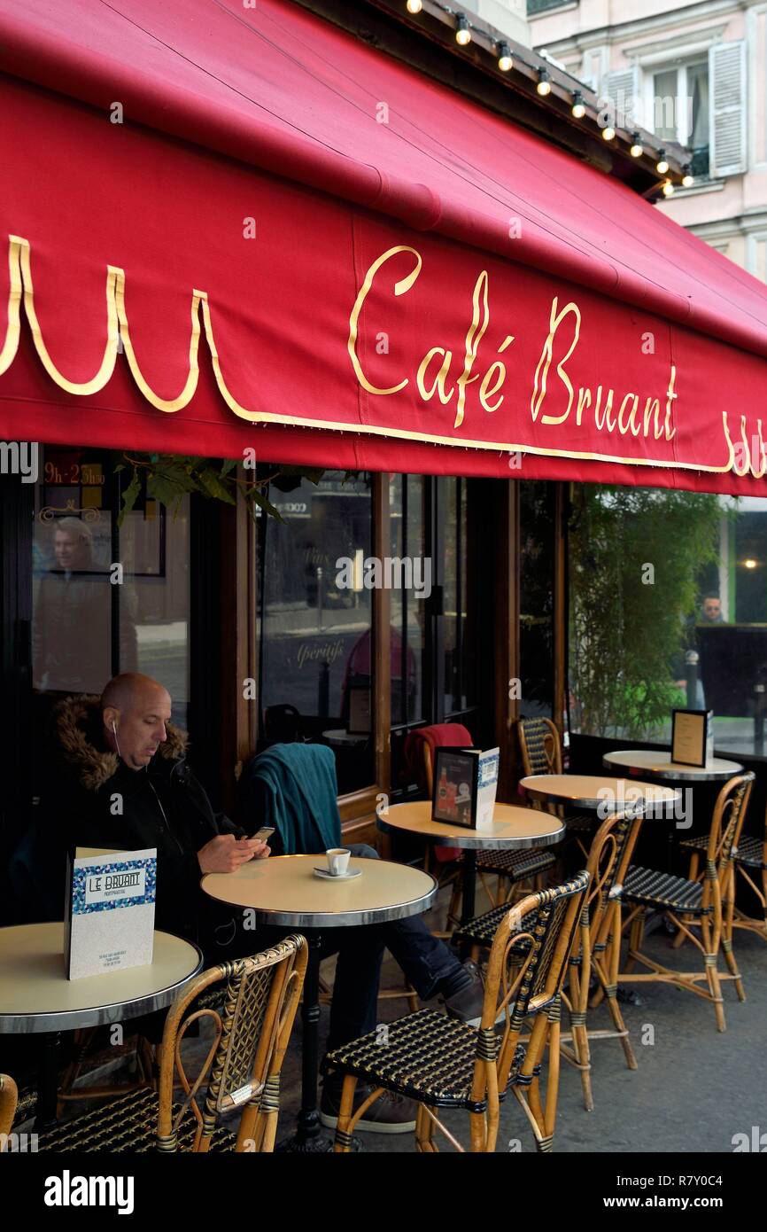 Frankreich, Paris, Montmartre, Cafe Terrasse rue des Abbesses Stockfoto