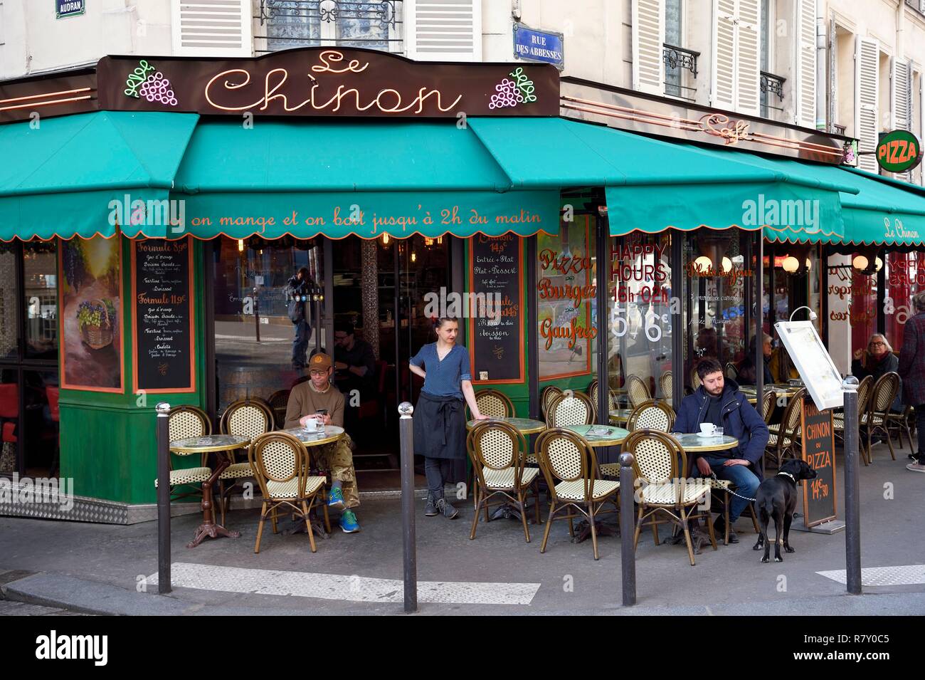 Frankreich, Paris, Montmartre, Cafe Terrasse rue des Abbesses Stockfoto