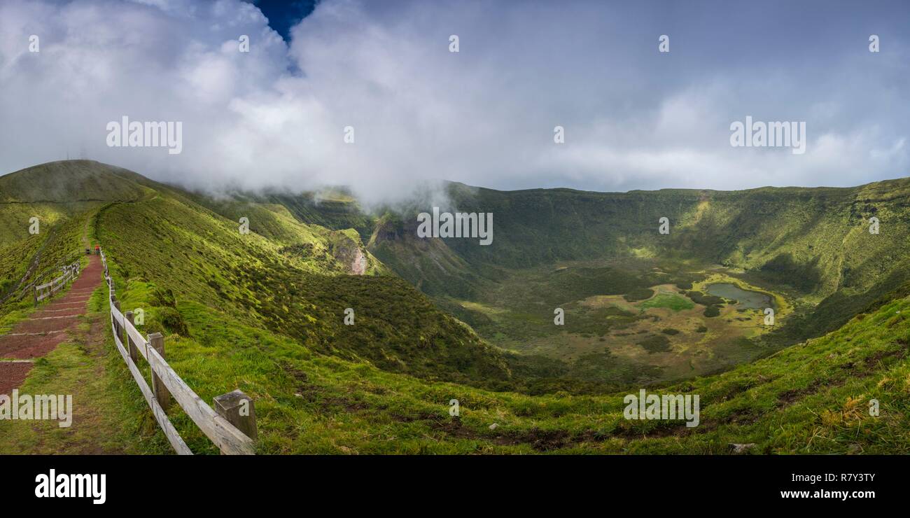 Portugal, Azoren, Faial Island, Cabeco Gordo, auf die Caldera Stockfoto