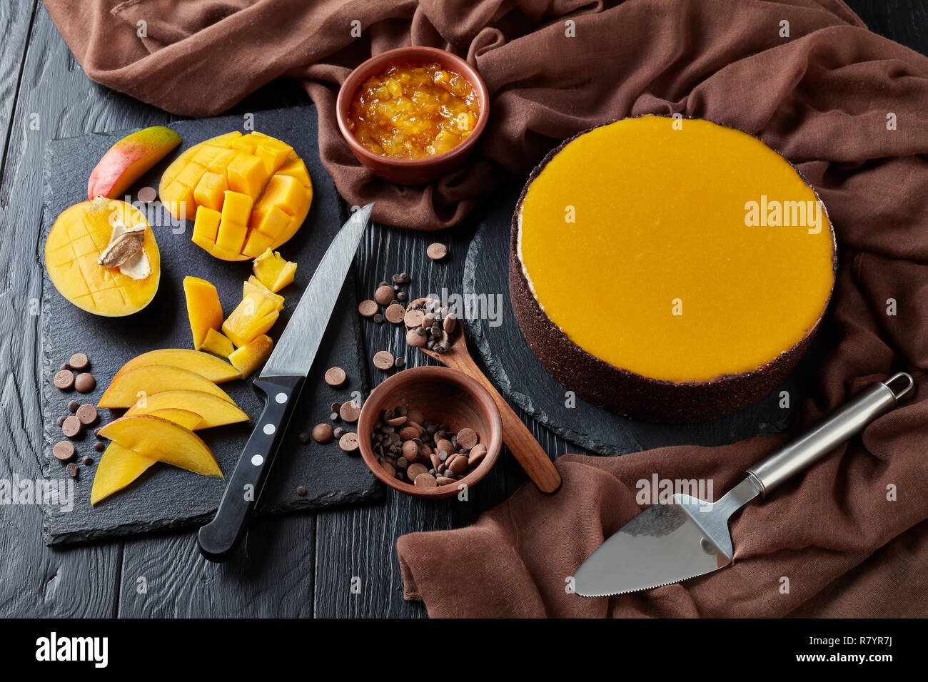 Leckere Schokolade Mango Cheesecake, in der Nähe Stockfoto