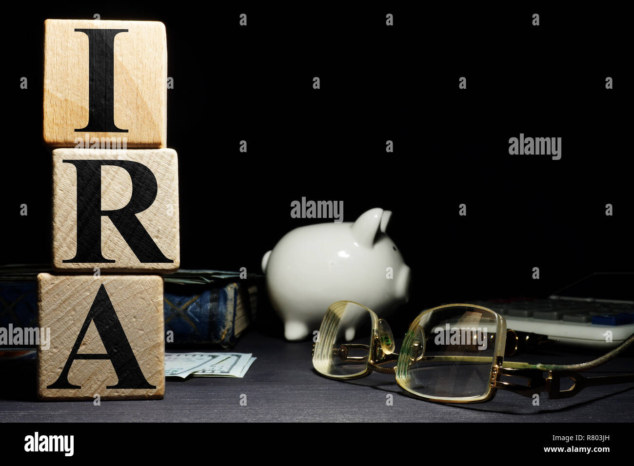 Wort ira individuelle Vorsorge aus Holz Würfel. Stockfoto Wort ira individuelle Vorsorge aus Holz Würfel. Stockfoto