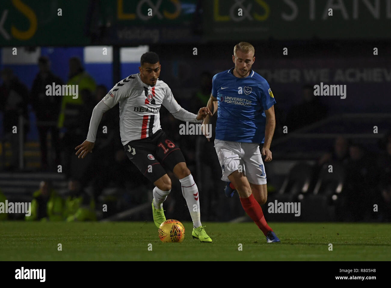 11. Dezember 2018, Fratton Park, Portsmouth, England; Sky Bet Liga 1, Portsmouth vs Charlton; Karlan Ahearne-Grant (18) von charlton vorwärts treibt Credit: Phil Westlake/News Bilder, Englische Fußball-Liga Bilder unterliegen DataCo Lizenz Stockfoto