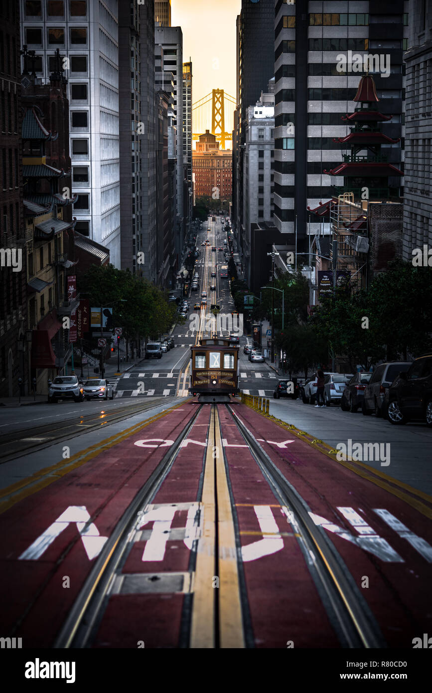 San Francisco California Street Fotografie, einschließlich der California Street und Harrison Street Stockfoto