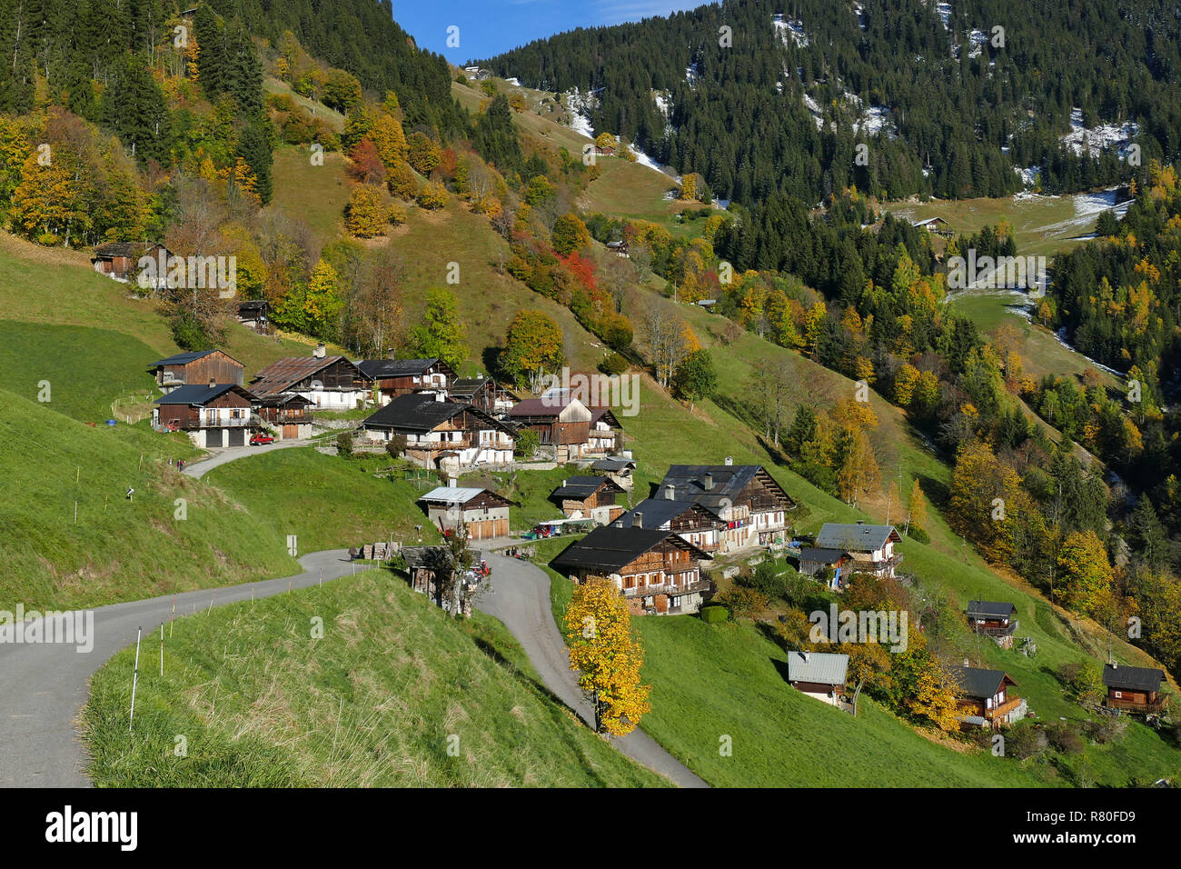 Bergige Landschaft des Beaufortain Tal: Überblick über die Berge und den Ort des Boudin *** Local Caption *** Stockfoto