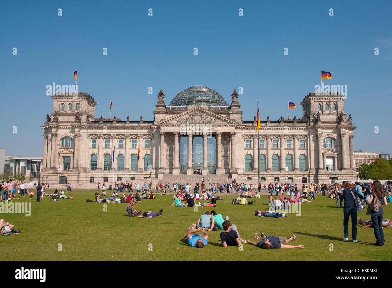 Der Reichstag, Sitz des deutschen Parlaments, ist einer von Berlins die meisten historischen Sehenswürdigkeiten. Deutschland Stockfoto
