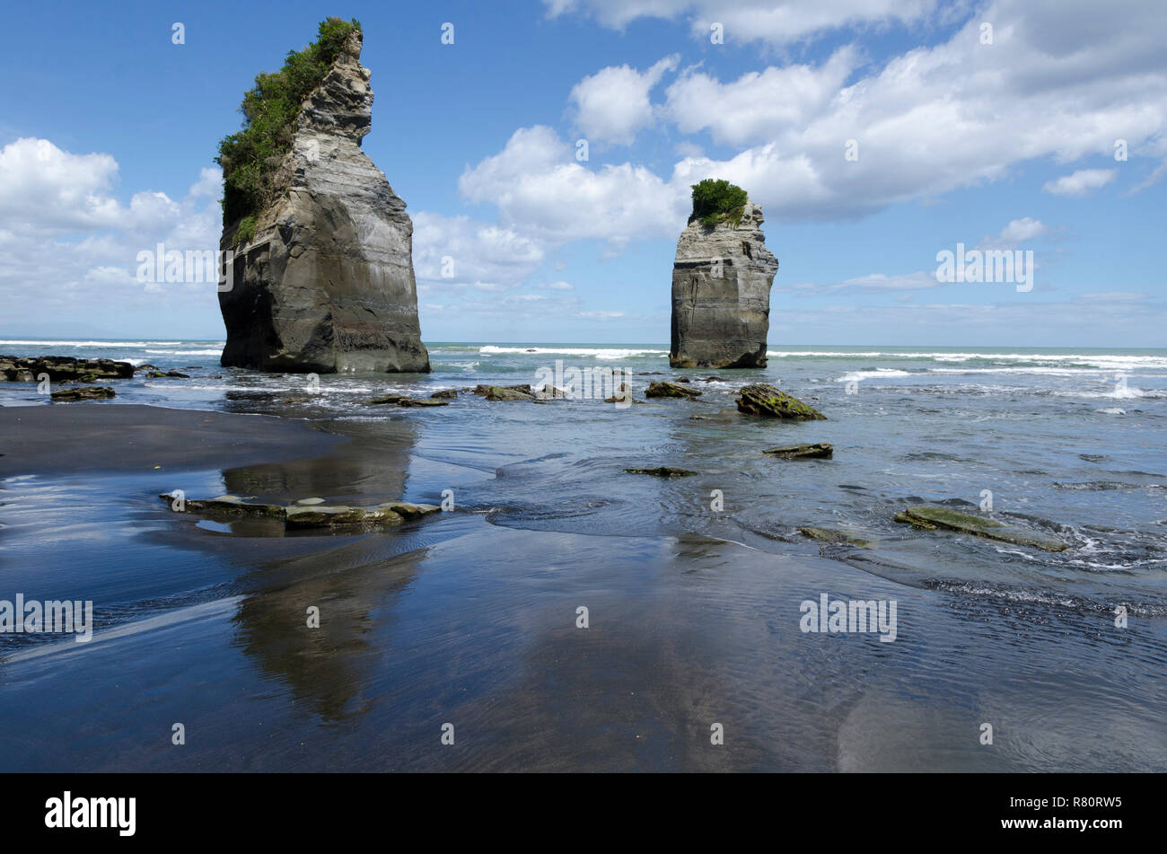 Rock Säulen, drei Schwestern, Tongaporutu, Taranaki, North Island, Neuseeland Stockfoto