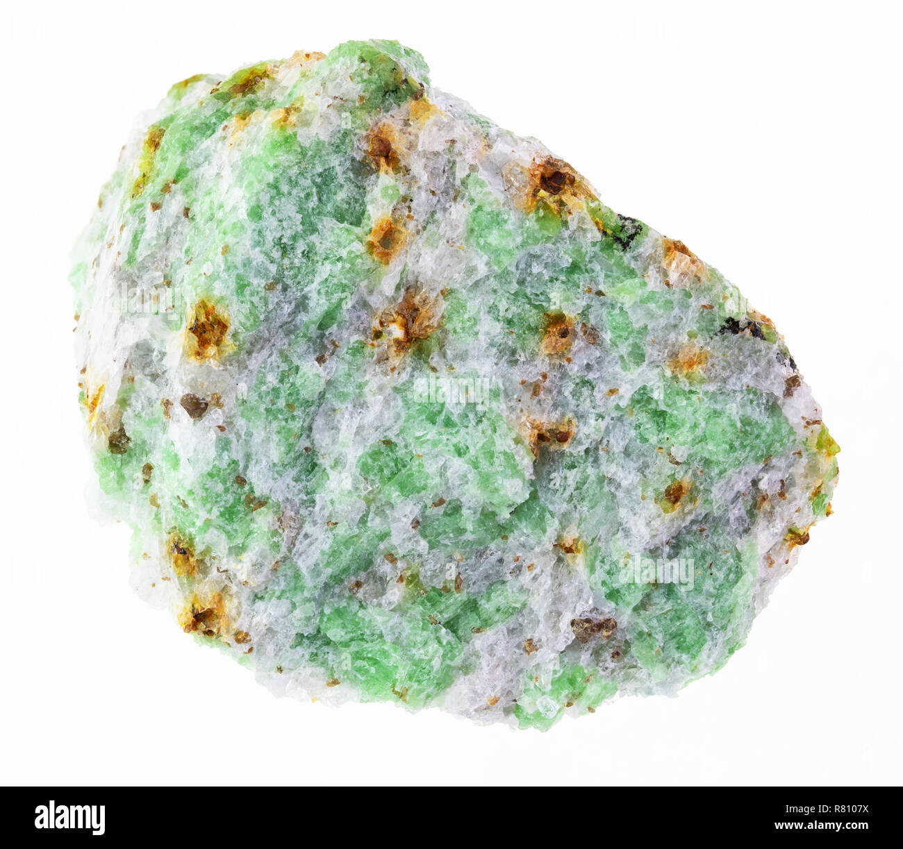Makrofotografie von natürlichen Mineral aus geologische Sammlung - grobe Edenite Stein auf weißem Hintergrund Stockfoto