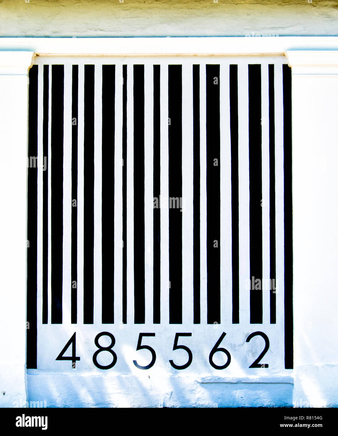 Schwarze und weiße Barcode auf eine Hauswand gemalt Stockfoto