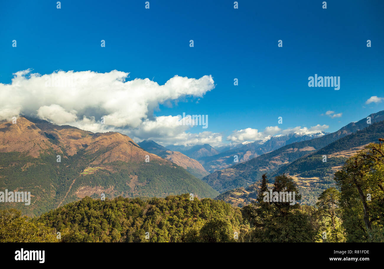 Landschaft der Berge in Bhutan Stockfoto