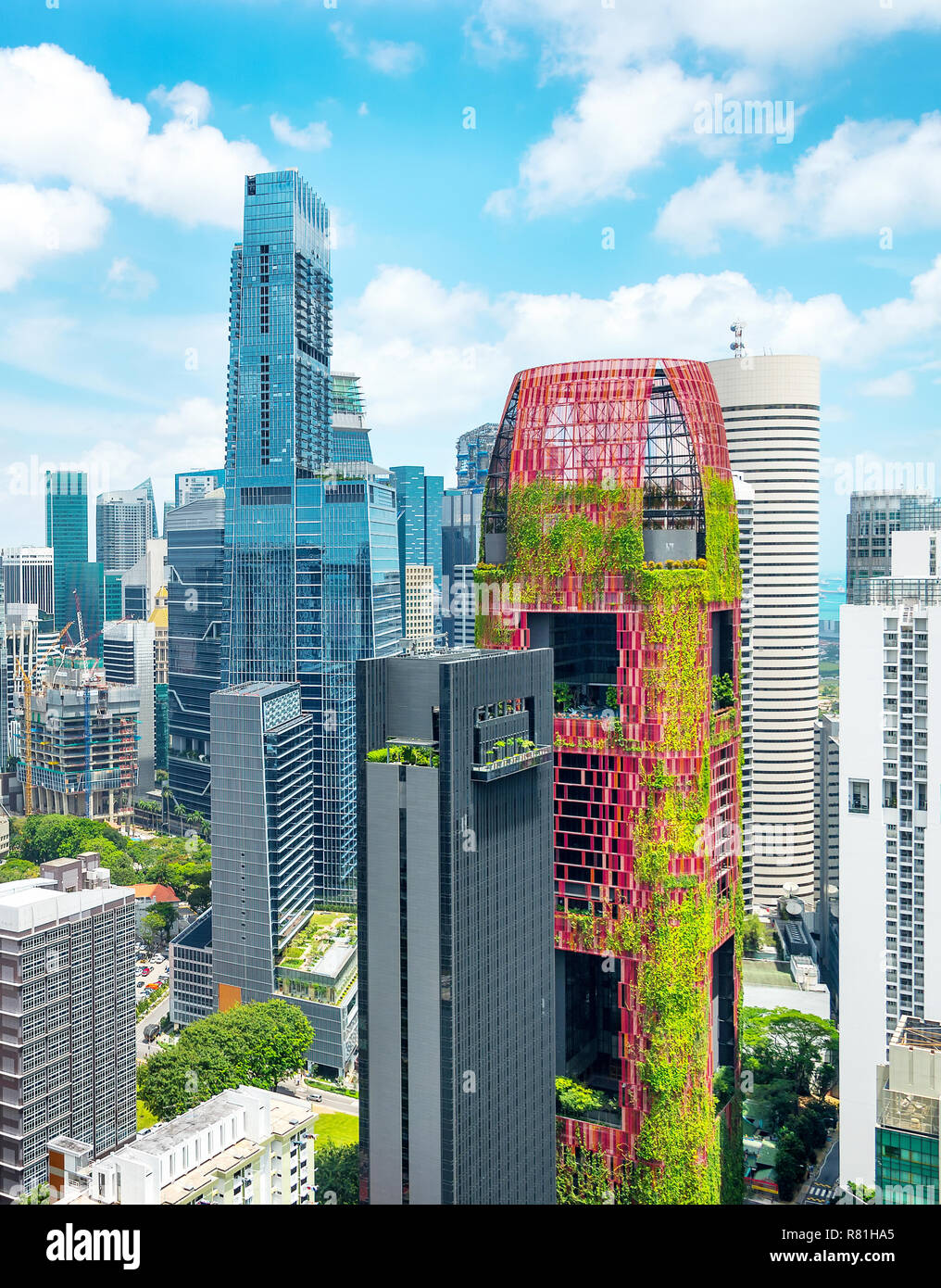 Antenne Stadtbild von Singapur Metropole, Geschäftsviertel mit moderner Architektur, Wolkenkratzer, Gebäude mit Gärten Stockfoto