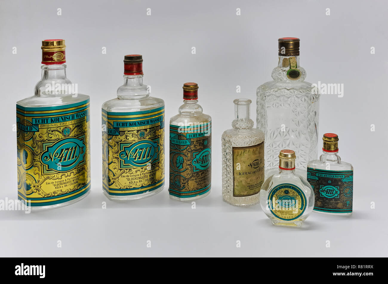29-Apr-2011 Vintage Eau de Cologne Flaschen kalyan in der Nähe von Mumbai Maharashtra Indien Asien Stockfoto