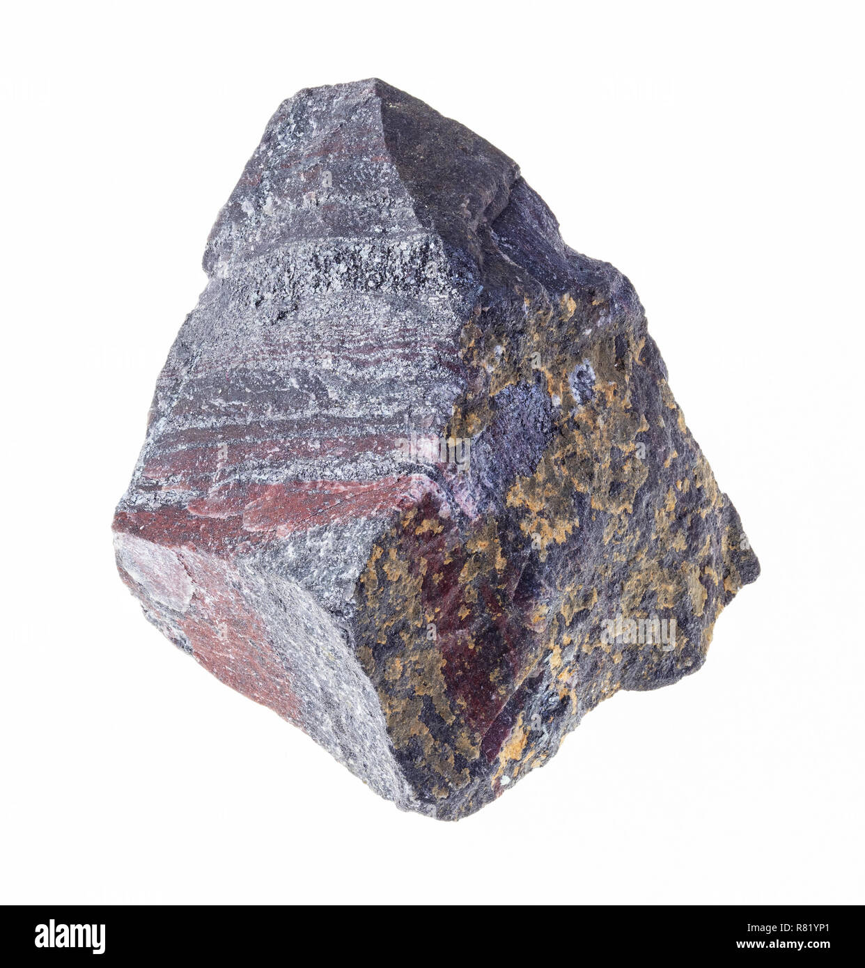 Makrofotografie von natürlichen Mineral aus geologische Sammlung - Grobe jaspillite (eisenhaltiges Quarzit) Stein auf weißem Hintergrund Stockfoto
