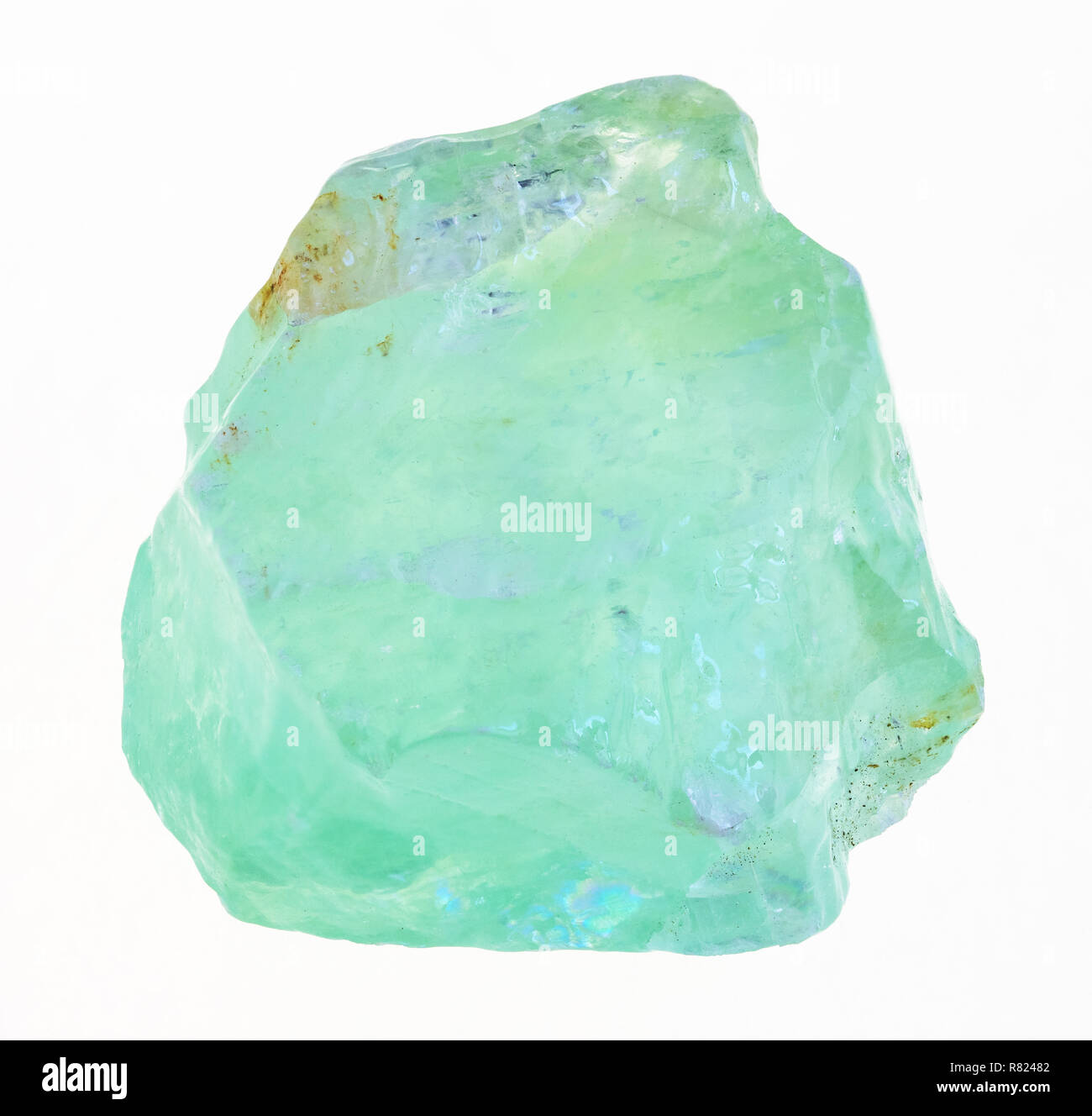 Makrofotografie von natürlichen Mineral aus geologische Sammlung - rohe grüne Calcit Stein auf weißem Hintergrund Stockfoto