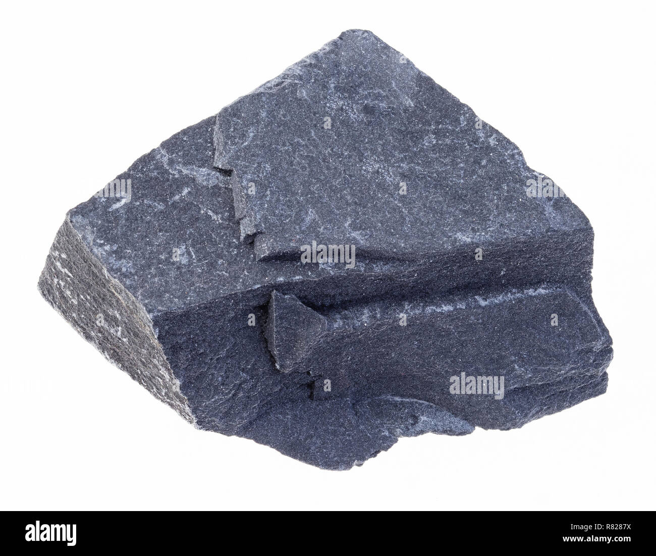 Makrofotografie von natürlichen Mineral aus geologische Sammlung - roh Schwarz argillite Stein (mudstone) auf weißem Hintergrund Stockfoto