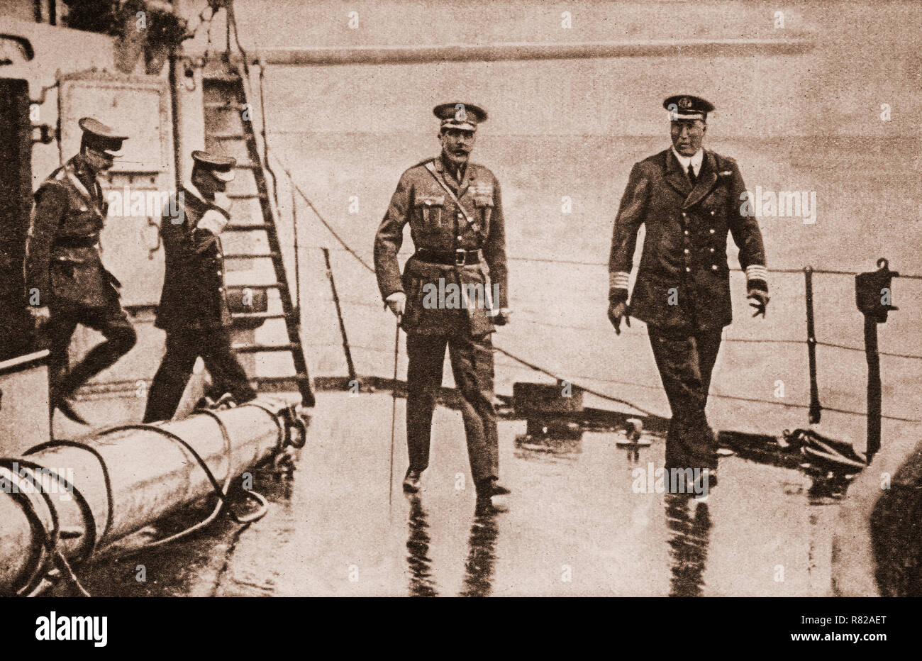 Lord Kitchener auf der HMS Iron Duke, bevor er für eine Mission nach Russland. Schließlich war das Schiff torpdoed oder abgebaut, mit all hands on Juni 5th, 1916 zu sinken. Stockfoto