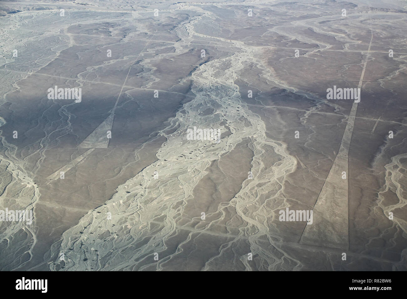 Luftaufnahme von Nazca Linien-Dreieck legeoglyphs in Peru. Die Linien waren als UNESCO Weltkulturerbe im Jahr 1994 bezeichnet. Stockfoto