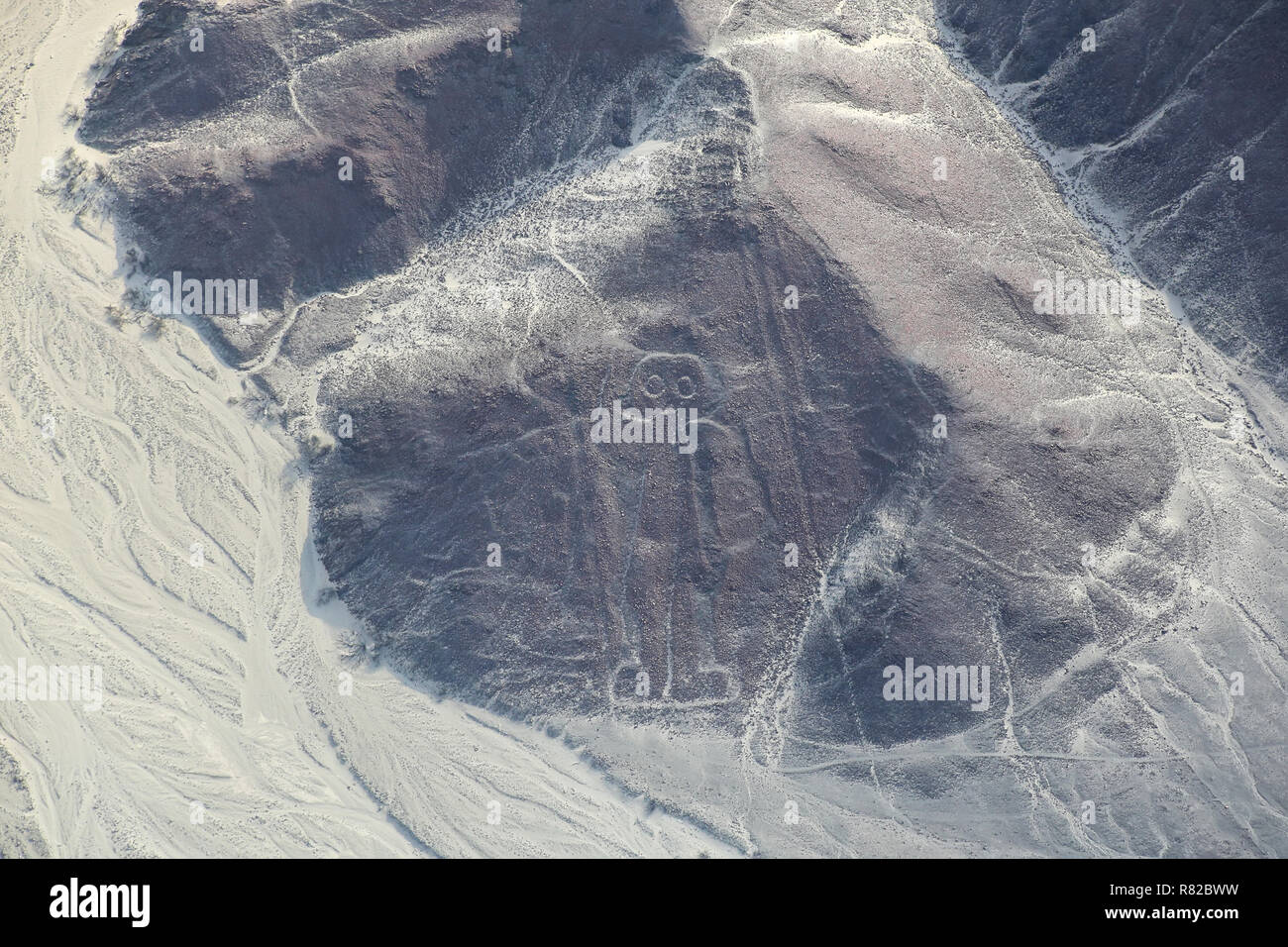 Luftaufnahme von Nazca-Linien - Astronaut Geoglyph, Peru. Die Linien wurden im Jahr 1994 als UNESCO-Weltkulturerbe ausgewiesen. Stockfoto