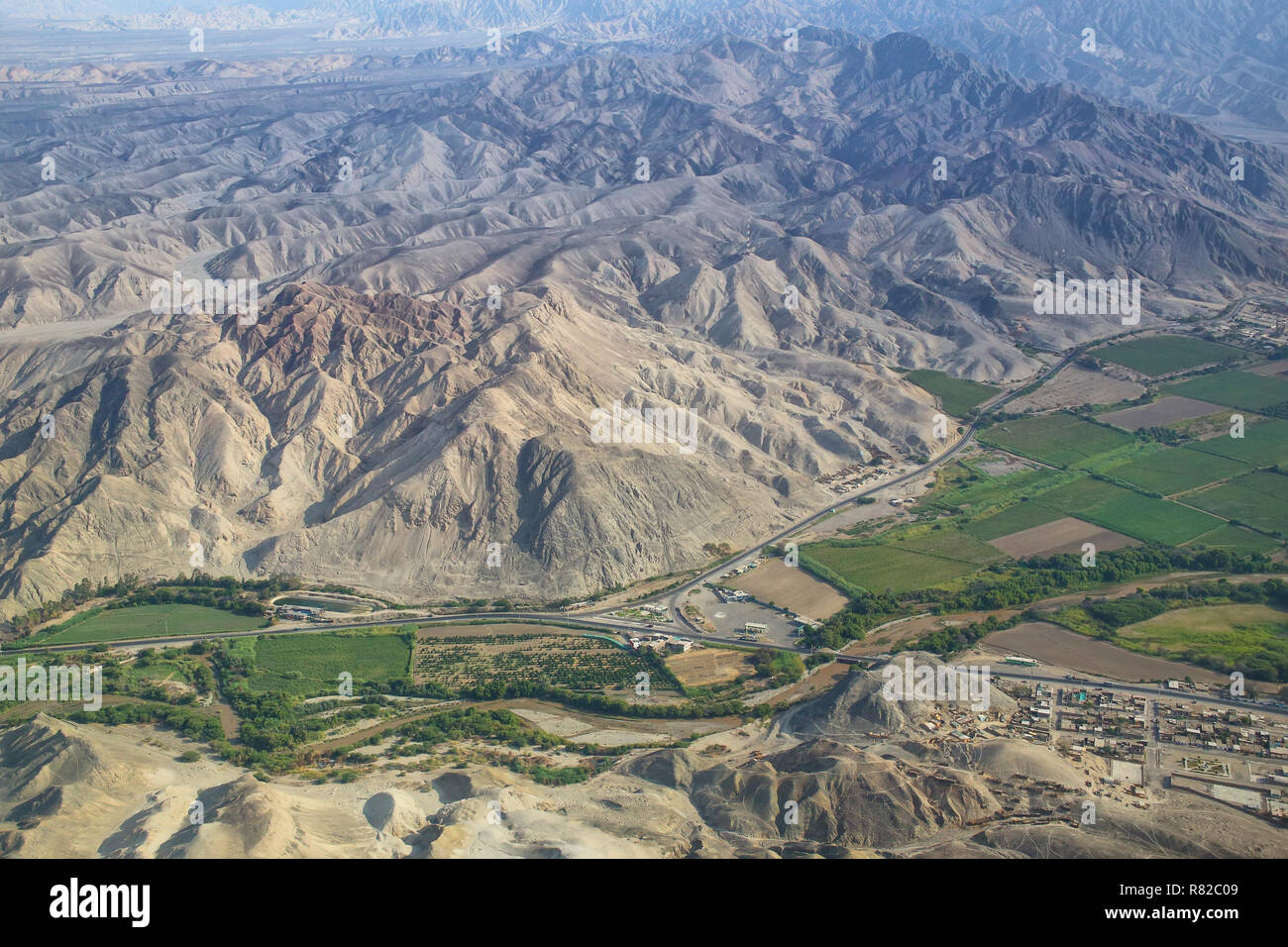 Luftaufnahme der Pampa de Jumana in der Nähe von Nazca in Peru. Stockfoto
