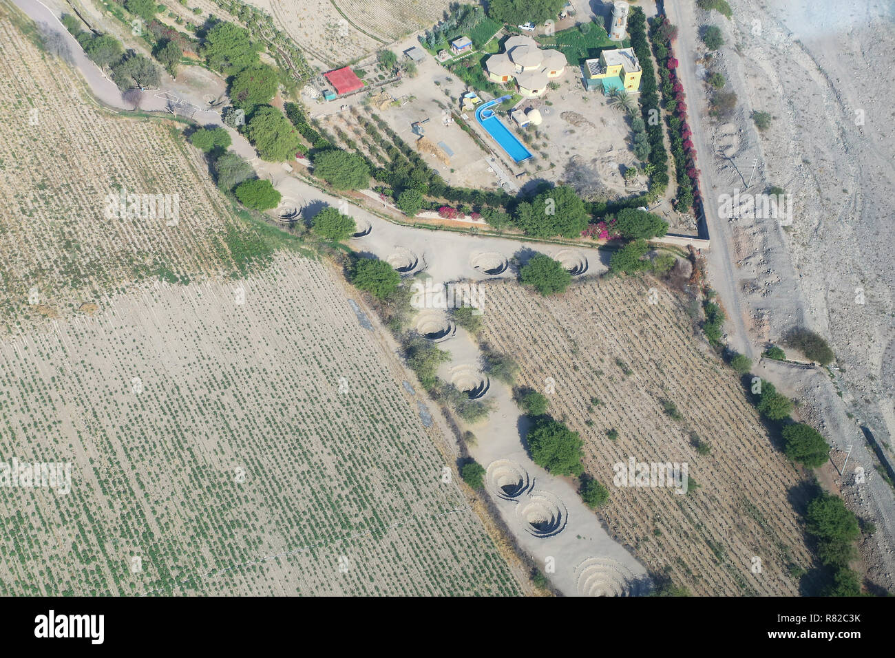 Luftaufnahme des Cantalloc Aquädukte in Nazca, Peru. Stockfoto