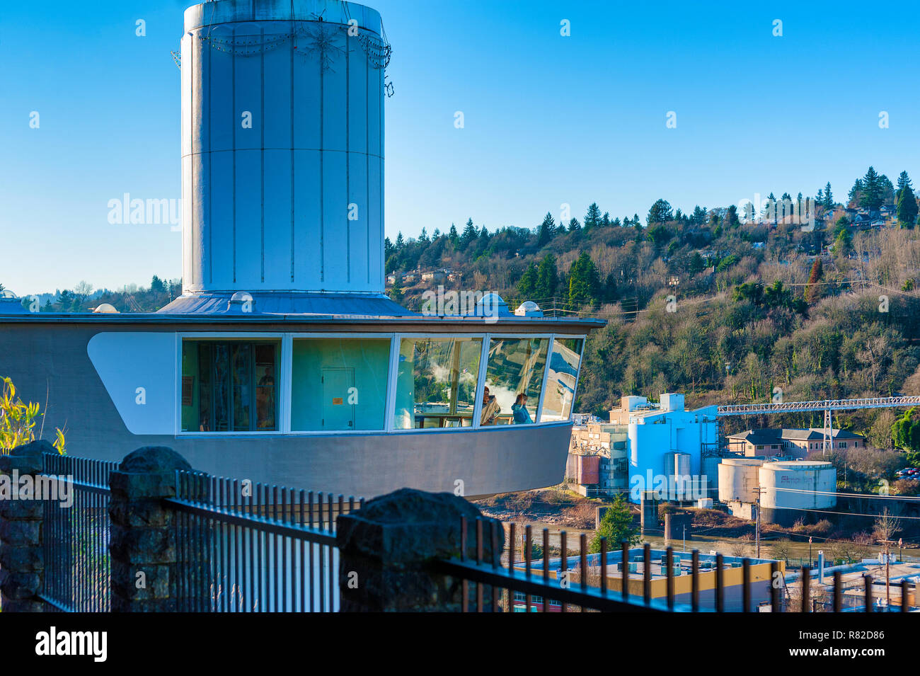 Oregon City, Oregon, USA - 30. Dezember 2015: Die Oregon City Aussichtsturm ist entlang der McLoughlin Promenade auf einem Hügel mit Blick auf den Oregon gelegen Stockfoto