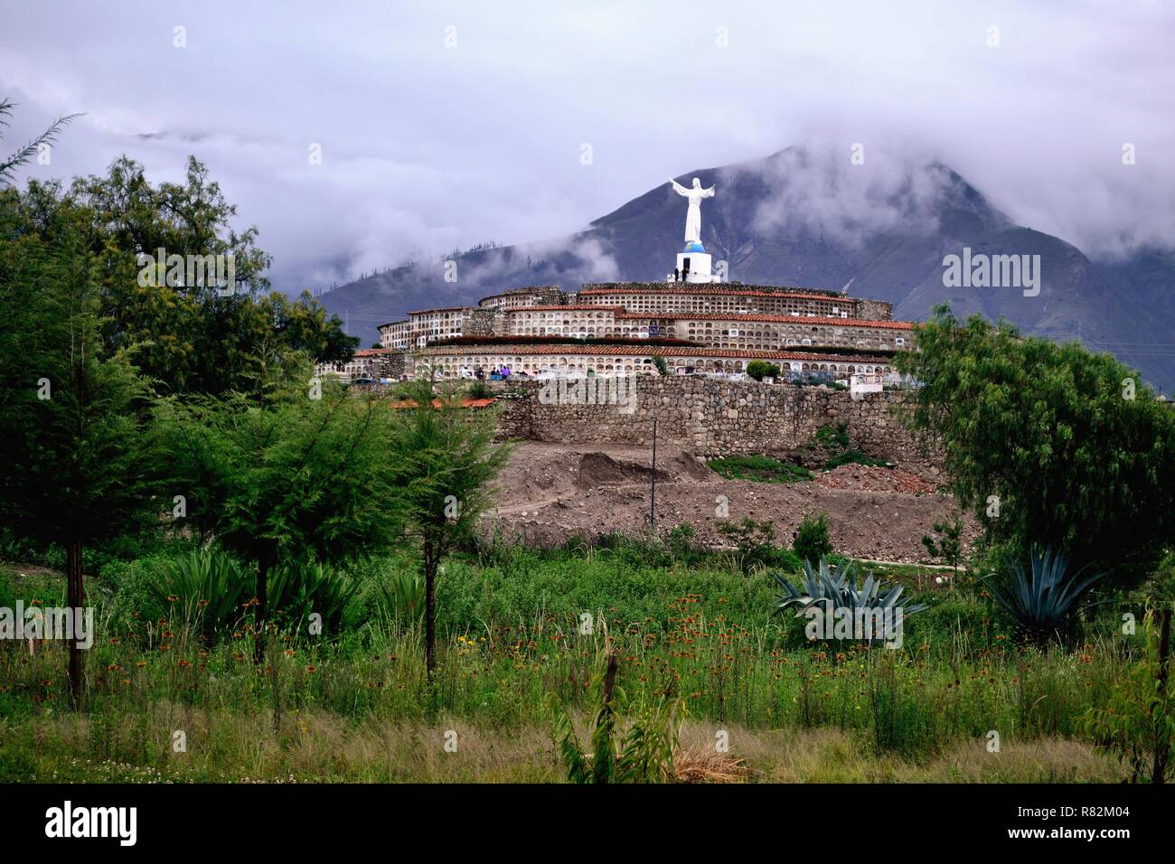 Friedhof Alte Yungay Wo Ein Erdbeben Und Erdrutschen 25 000 Menschen Im Jahr 1970 In Yungay Begraben Abteilung Der Ancash Peru Stockfotografie Alamy
