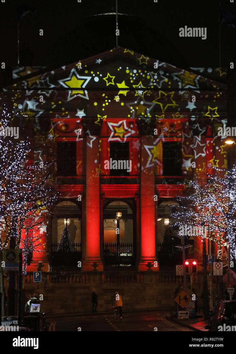 Das Rathaus wird als Teil des ÔWinter Lights Dublin City' des stadtrats von Dublin beleuchtet, das dreizehn ikonische Stätten bietet, die 31 Nächte lang mit maßgeschneiderten Projektionen beleuchtet und animiert werden. Stockfoto