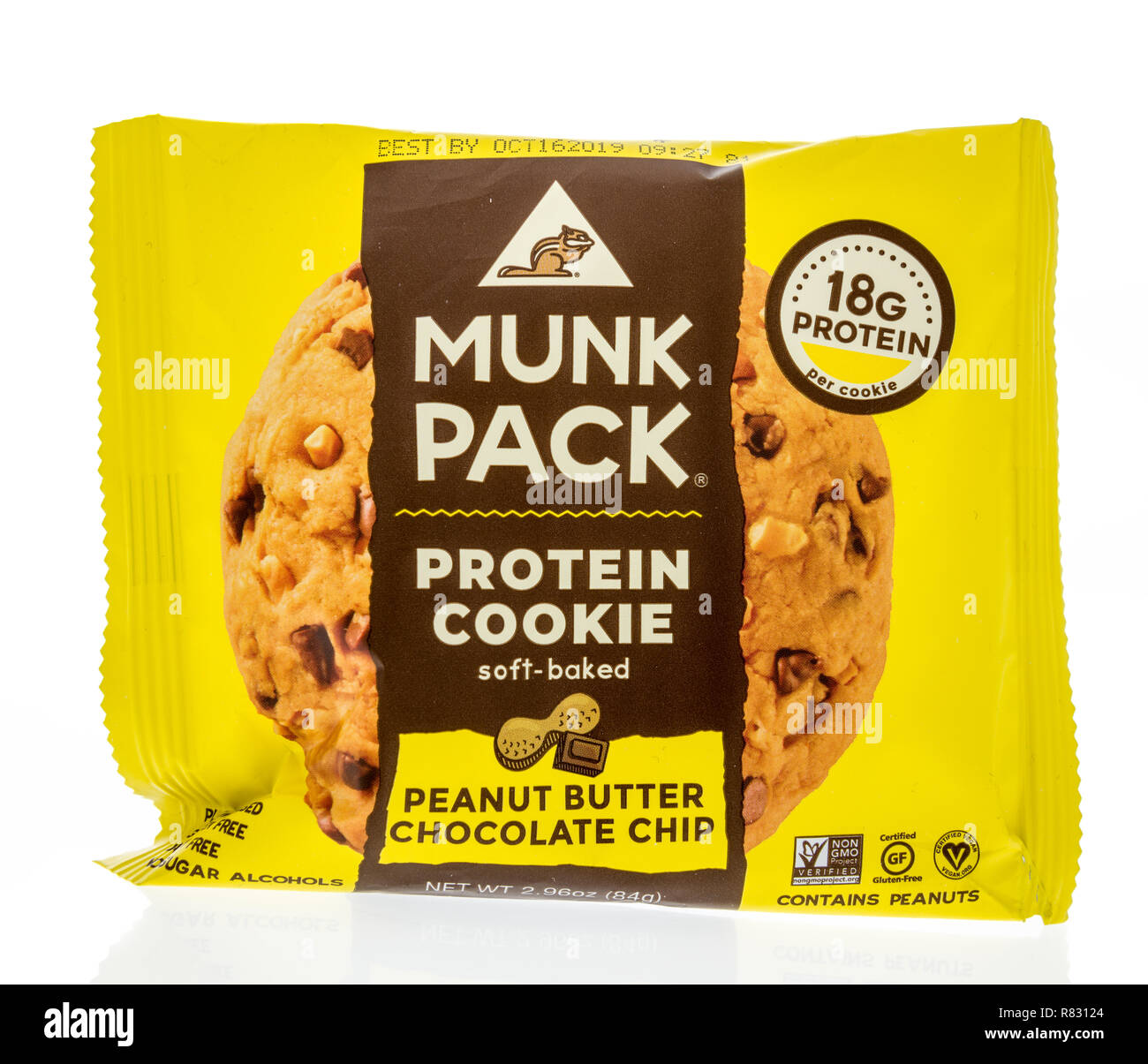 Winneconne, WI - 8. Dezember 2018: ein Paket von Munk Pack protein Cookie in Peanut Butter Chocolate Chip Geschmack auf einem isolierten Hintergrund. Stockfoto