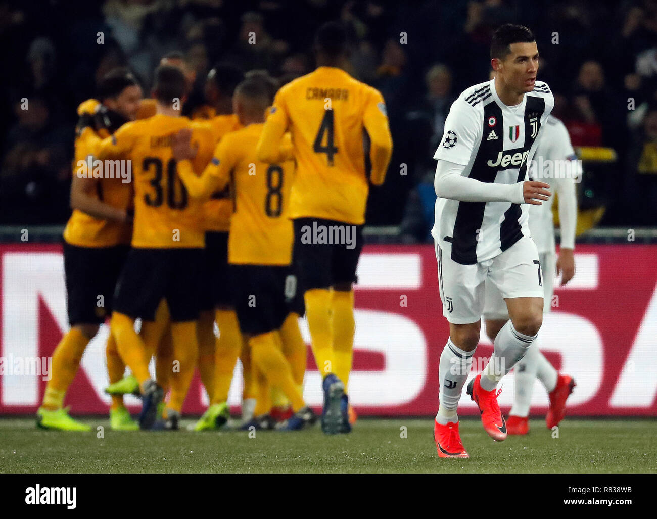 Bern, Schweiz. 12 Dez, 2018. Cristiano Ronaldo (1. R) von Juventus Turin  reagiert während der UEFA Champions League Gruppe H Übereinstimmung  zwischen Jungen und Juventus in Bern, Schweiz, Dez. 12, 2018. Juventus