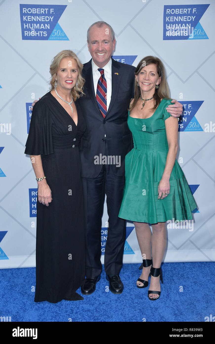 New York, NY, USA. 12 Dez, 2018. Kerry Kennedy, Phil Murphy, Tammy Murphy bei Ankünften für Welligkeit der Hoffnung Preise Abendessen, New York Hilton in Midtown, New York, NY 12. Dezember 2018. Credit: Kristin Callahan/Everett Collection/Alamy leben Nachrichten Stockfoto