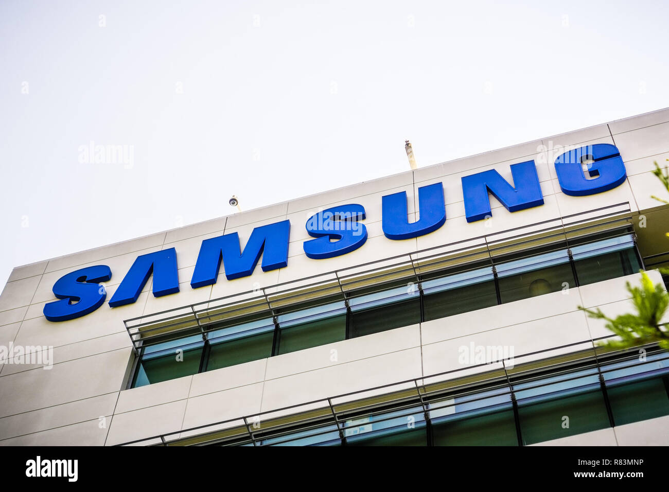 August 9, 2018 Mountain View/CA/USA - Samsung Zeichen auf einem der Gebäude Büros an der Samsung Forschung Amerika Campus in Silicon Valley Stockfoto