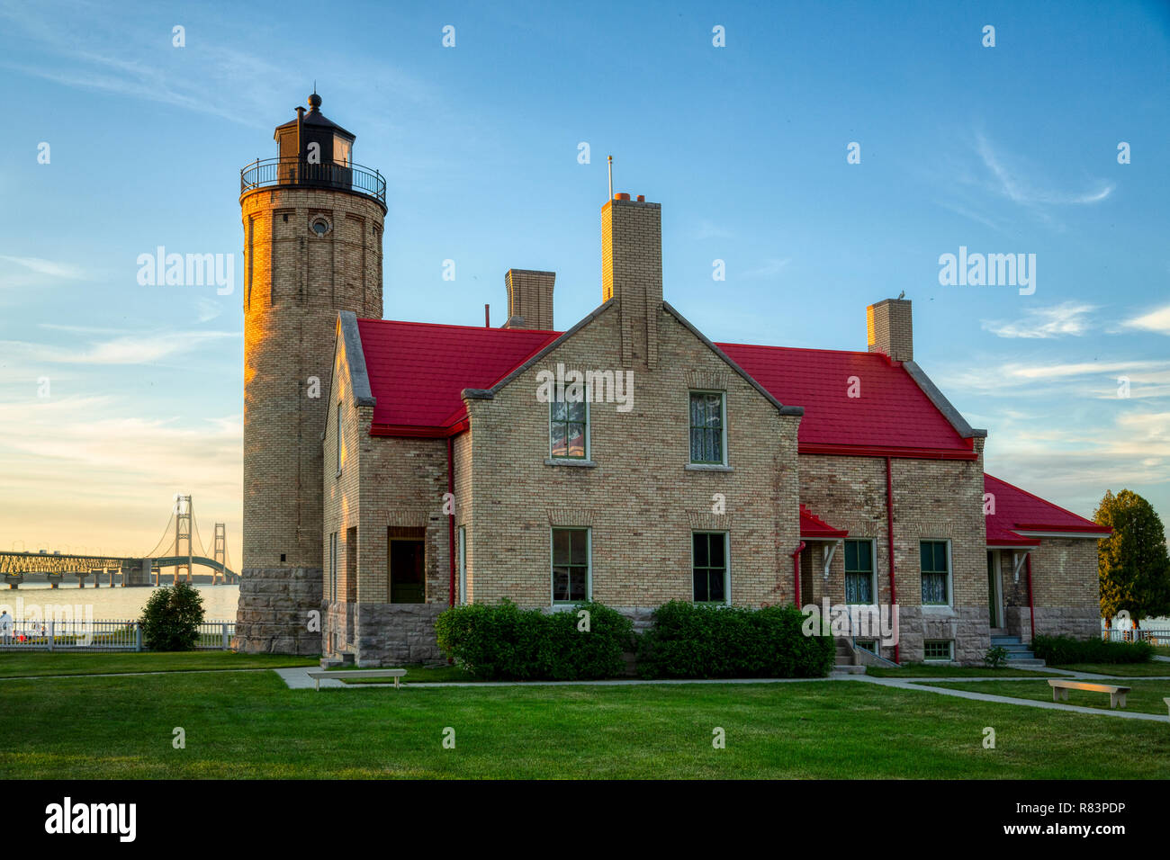 Historische Altstadt Mackinac Point Lighthouse steht noch wachen über die gefährlichen Straßen von Mackinac, obwohl jetzt nur noch als Michigan State Park. Stockfoto