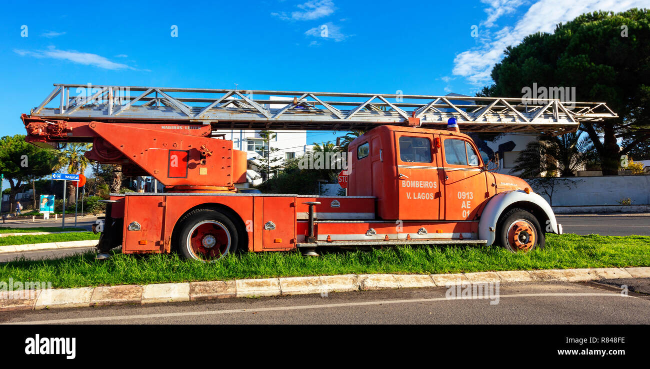 Alte Löschfahrzeug, Faro, Portugal Stockfoto