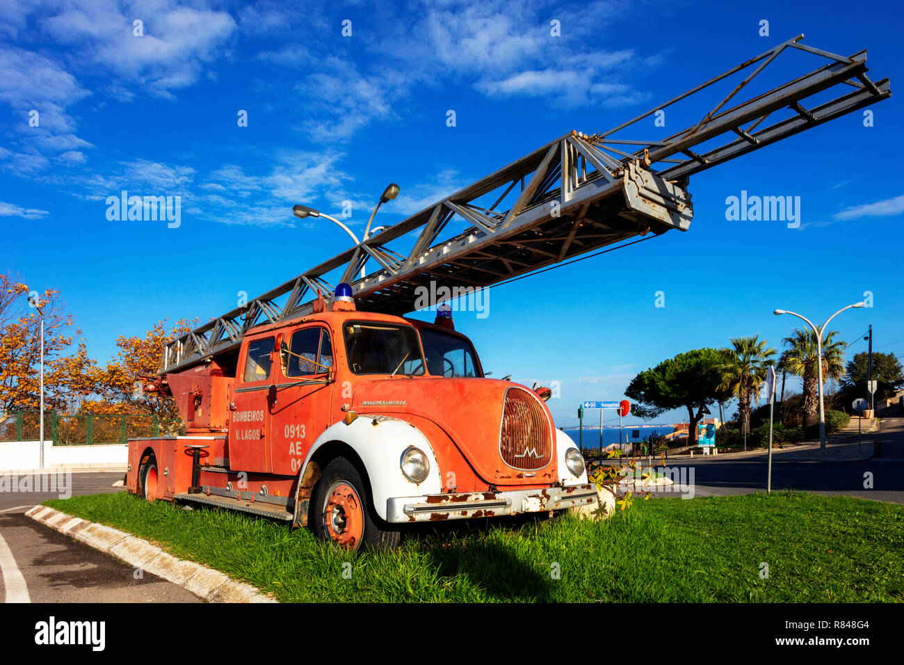 Alte Löschfahrzeug, Faro, Portugal Stockfoto