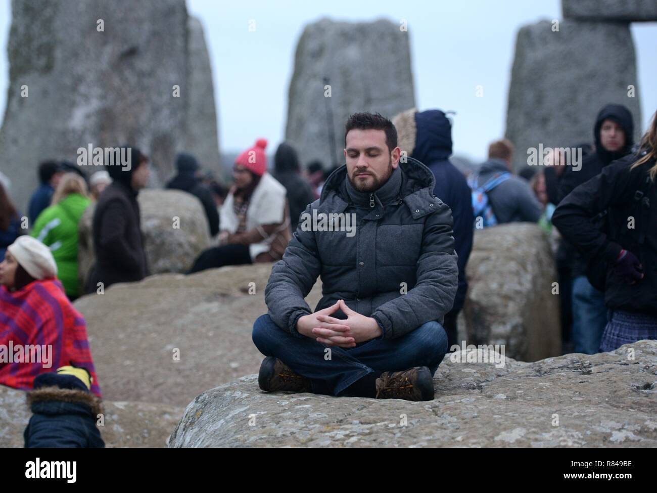 Frühjahrs-tagundnachtgleiche ist in Stonehenge, Wiltshire 20/03/2016 gefeiert. Stockfoto