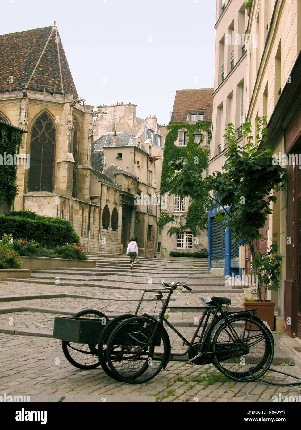 Die gepflasterten Rue des Barres, Marais, Paris, Frankreich Stockfoto
