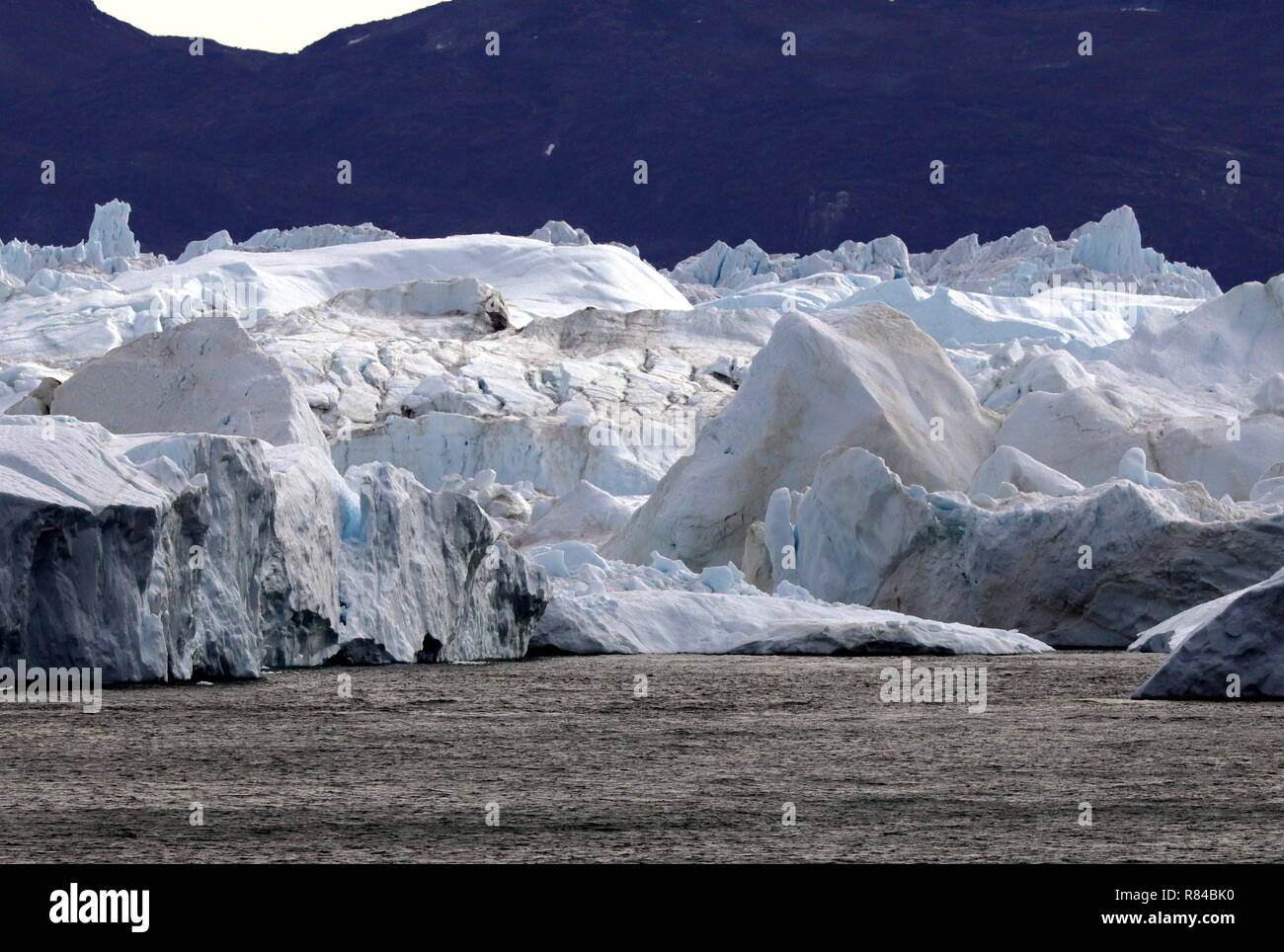 Grönland Disko Bucht: Eisberge sehen sich vor dem Driften in die Disko-Bucht an einer Unterwaserwelle bei Ilulissat Stockfoto