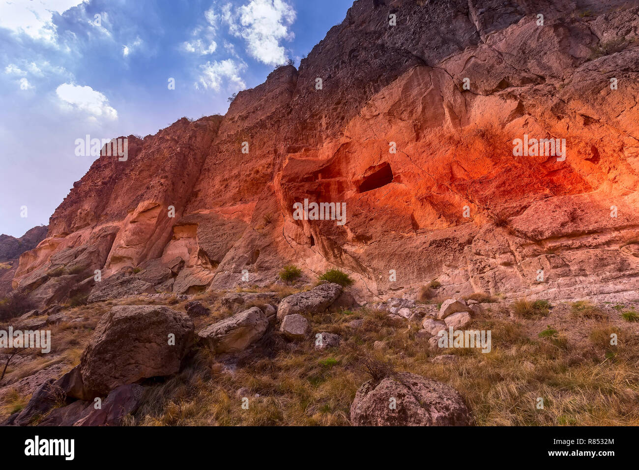 Vardzia Höhle Kloster und antike Stadt in Felsen Blick auf den Sonnenuntergang, Georgia Stockfoto