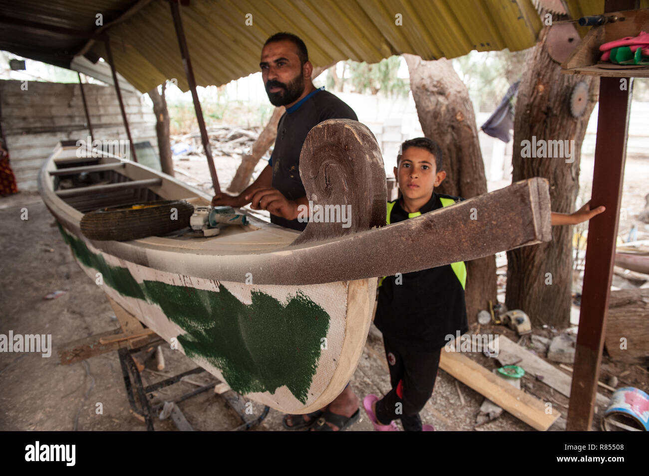 Traditioneller Bootsbau in Al-Chibayish im Südlichen Sümpfe des Irak Stockfoto