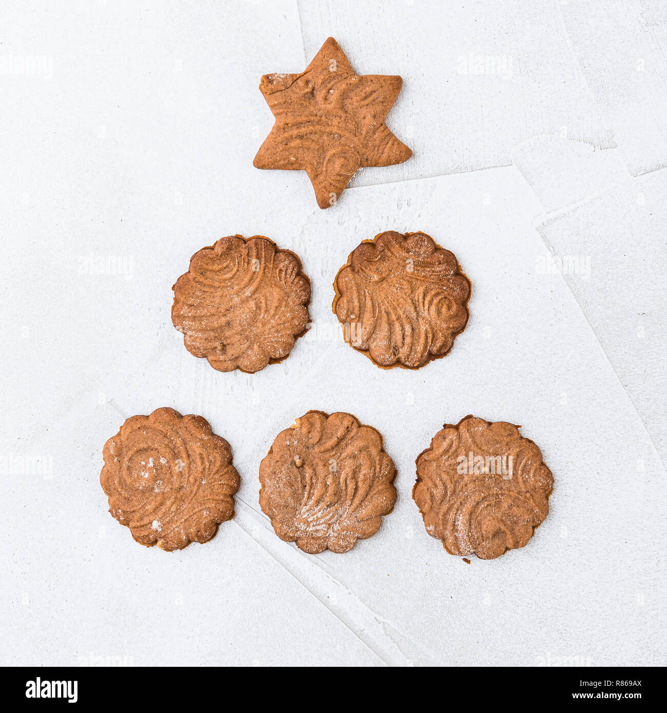 Sammlung von Weihnachten Lebkuchen Cookies auf weißem Hintergrund Stockfoto