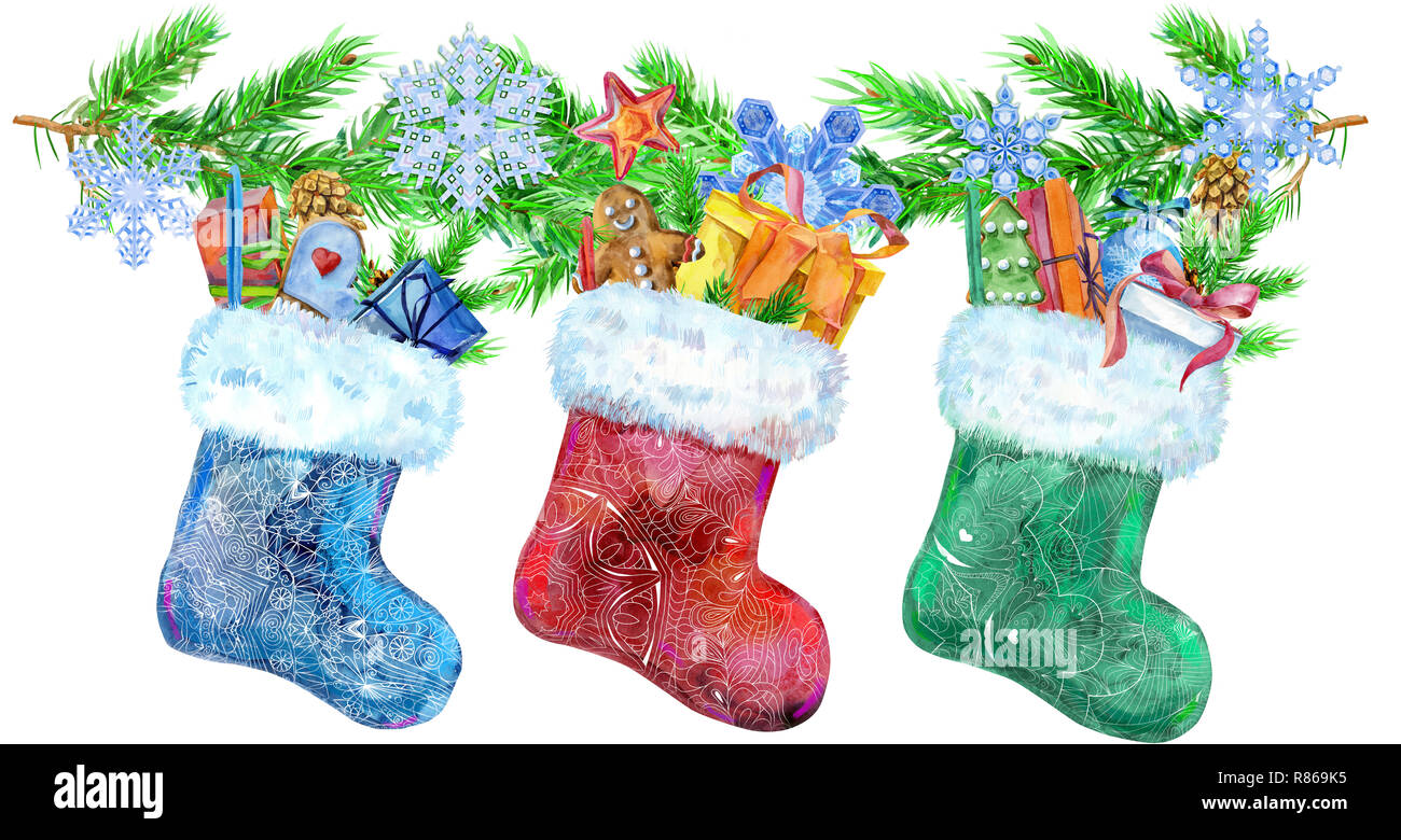 Weihnachten Bunte Socken mit Geschenken gemusterten und Niederlassungen auf weißem Hintergrund Fichte. Aquarell handgezeichnete Abbildung Stockfoto