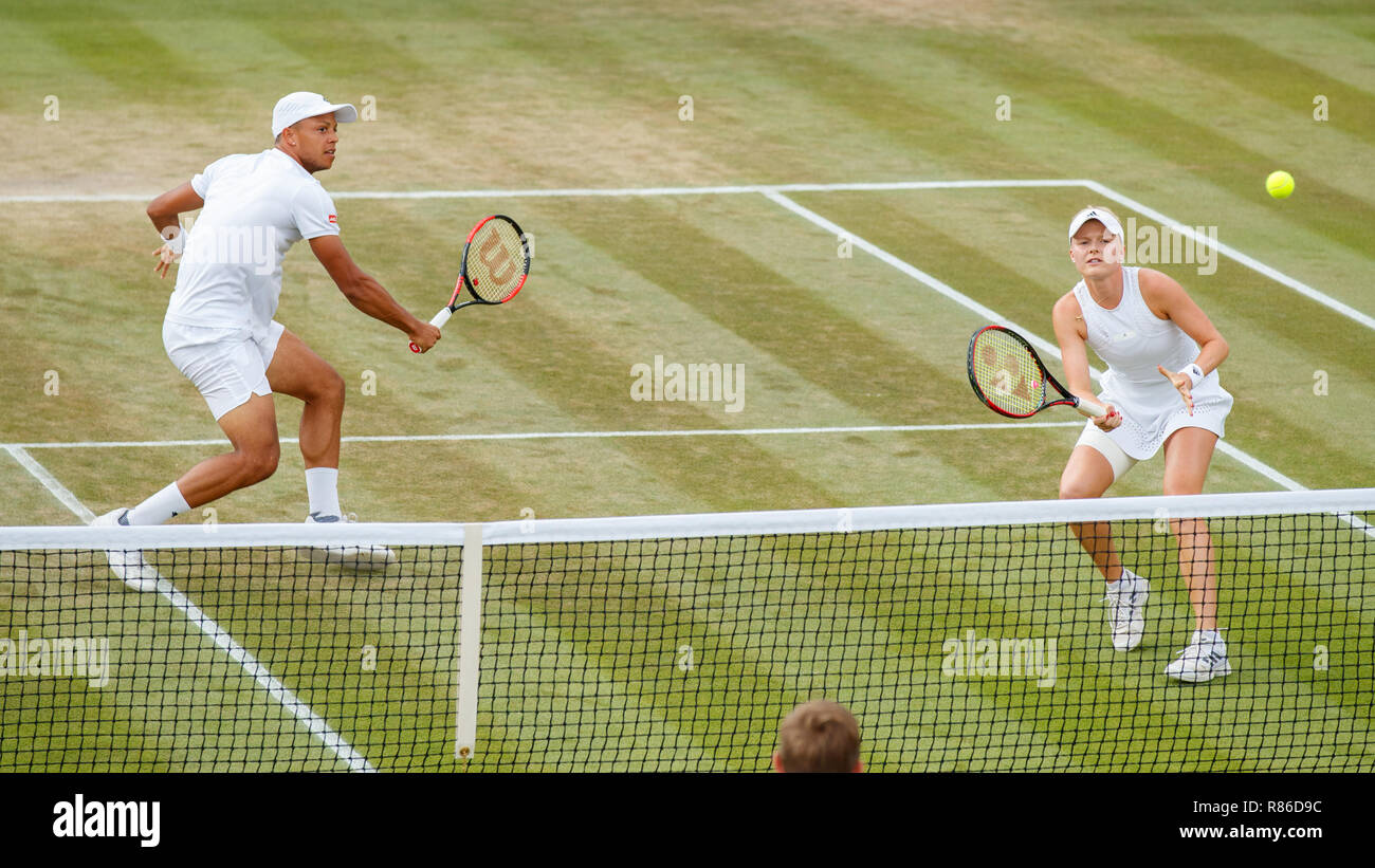 Harriet Dart und Jay Clarke in Aktion während der Wimbledon Championships 2018 Stockfoto
