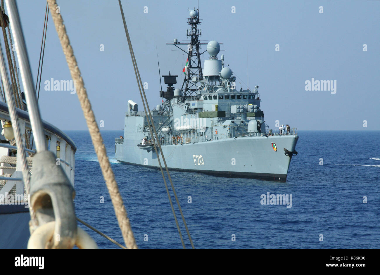 Star Clipper an Bord der deutschen Fregatte Augsburg in den Roten Meer Stockfoto