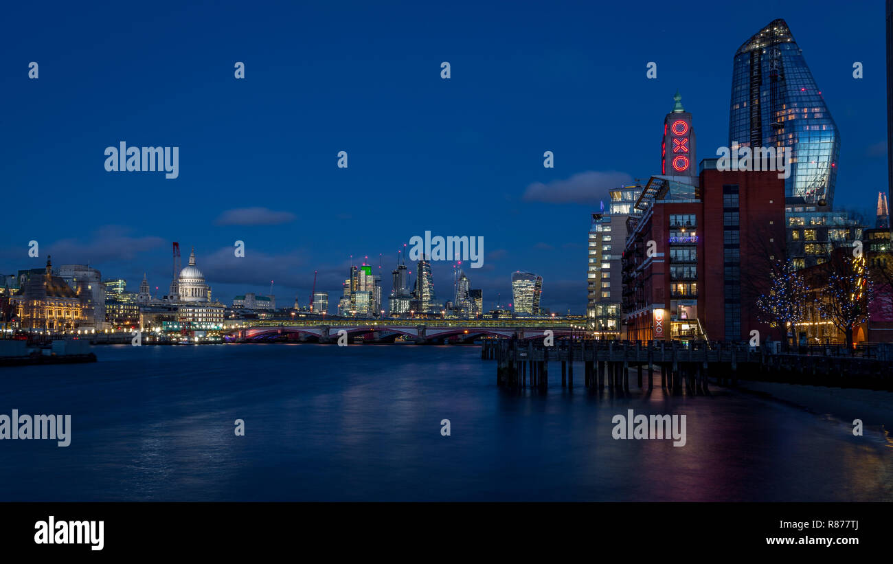 Londoner Stadtbild Blick auf London Blackfriars, St Pauls, die Walkie Talkie, Oxo, Turm, leadenhall, bleiern, Halle, Käse, reibe, von southbank Stockfoto