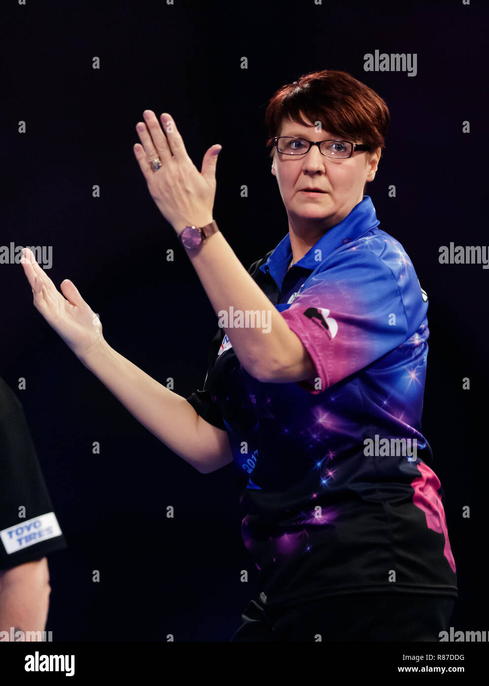 Lisa Ashton Wahrend Ihres Gleichen Gegen Jan Dekker Wahrend Des es Eine Der William Hill Dart Meisterschaften Im Alexandra Palace London Stockfotografie Alamy