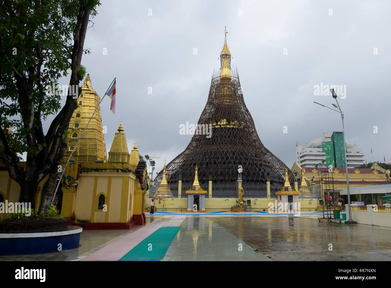 Das Stupa, Renovierung, bei Botahtaung in Yangon, Myanmar. Stockfoto