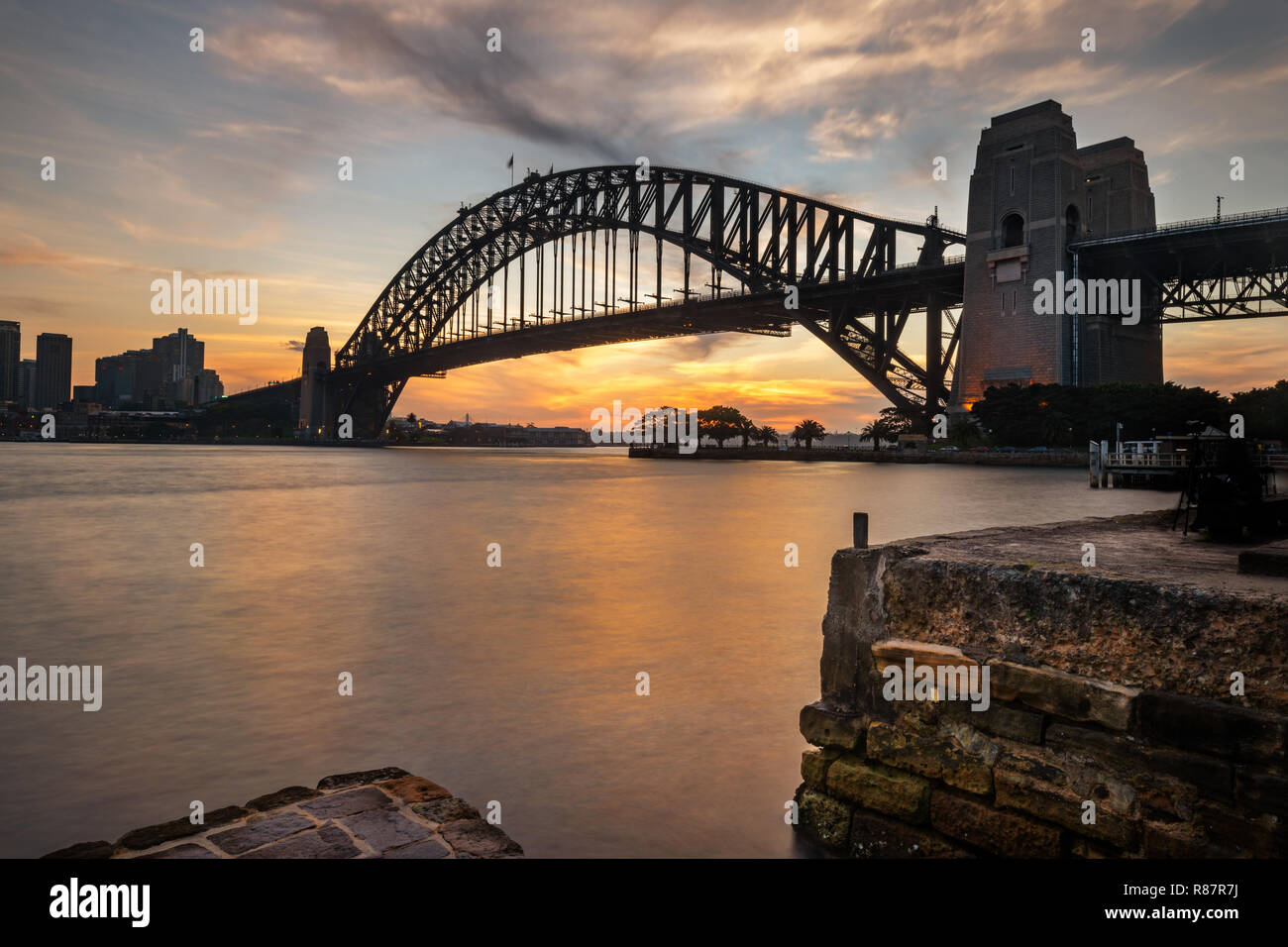 Berühmten Sydney Harbour Bridge im Abendlicht. Stockfoto