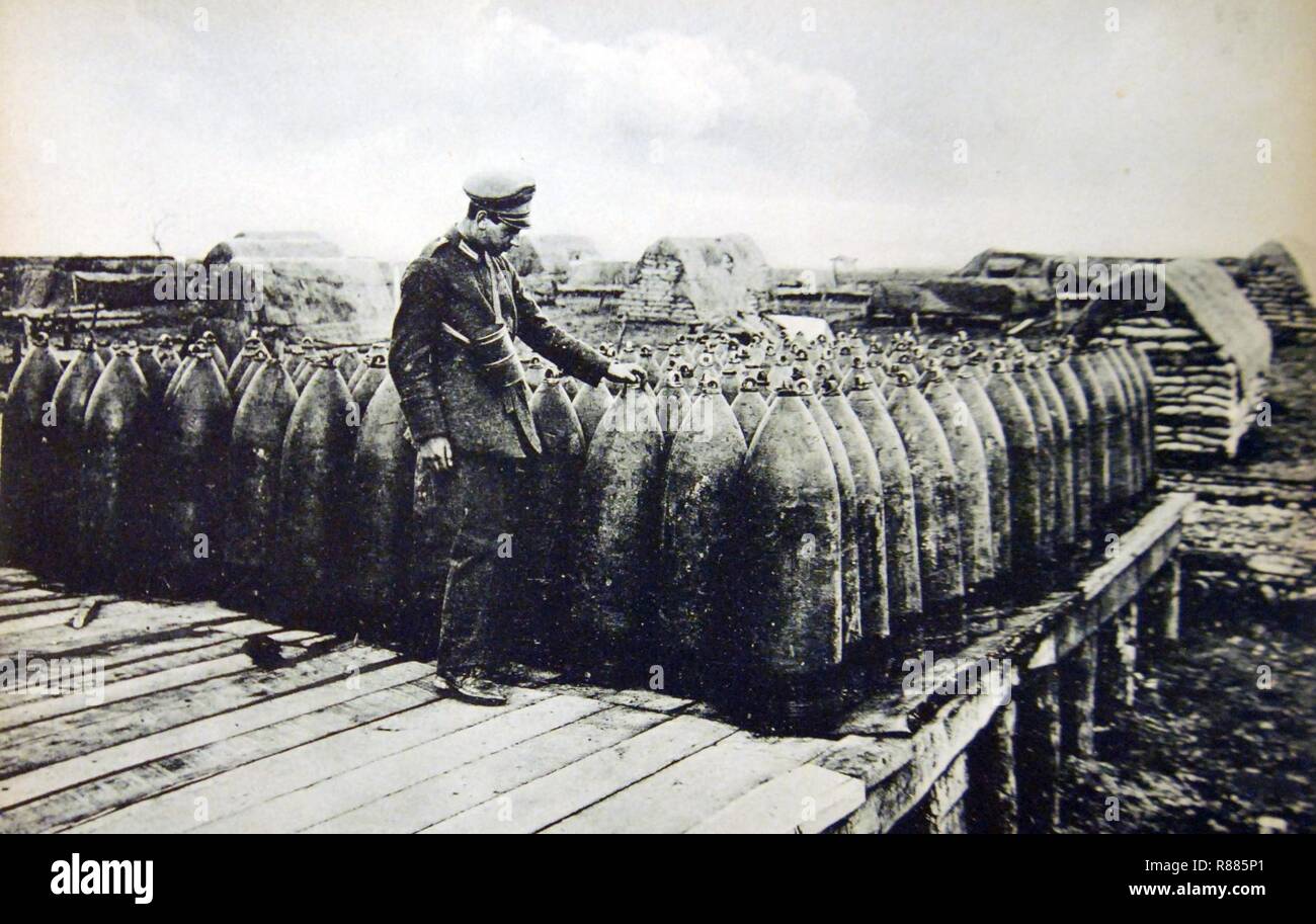 Erfasst schweren deutschen Muscheln an intakten Englisch Munitionslager, Aubigny, Frankreich Stockfoto